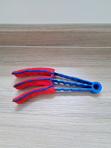 Slatted blind cleaner - cleaner, duster